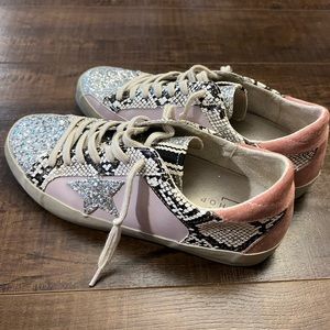 ShuShop size 7 star sneakers